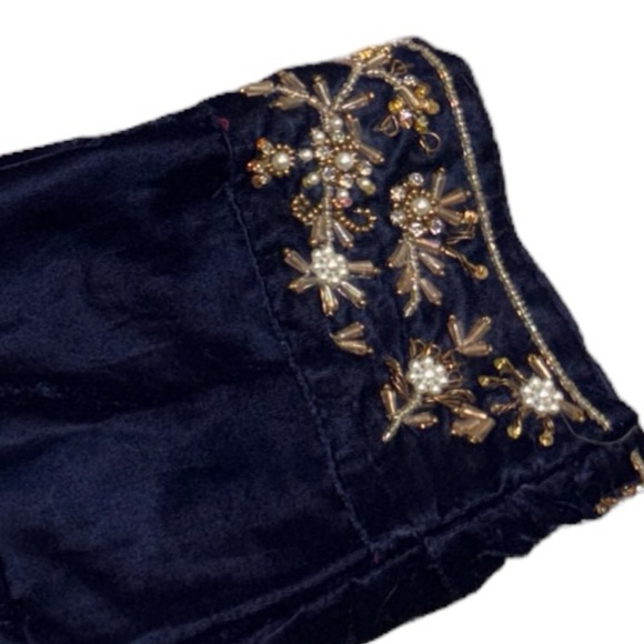 Darakhshan Desire Blue Velvet Embroidered Kurta Set. - Picture 14 of 16